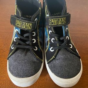 3/$10 Batman high top w/Cape Sz 11